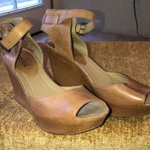 Kenneth Cole Reaction wedge sandals